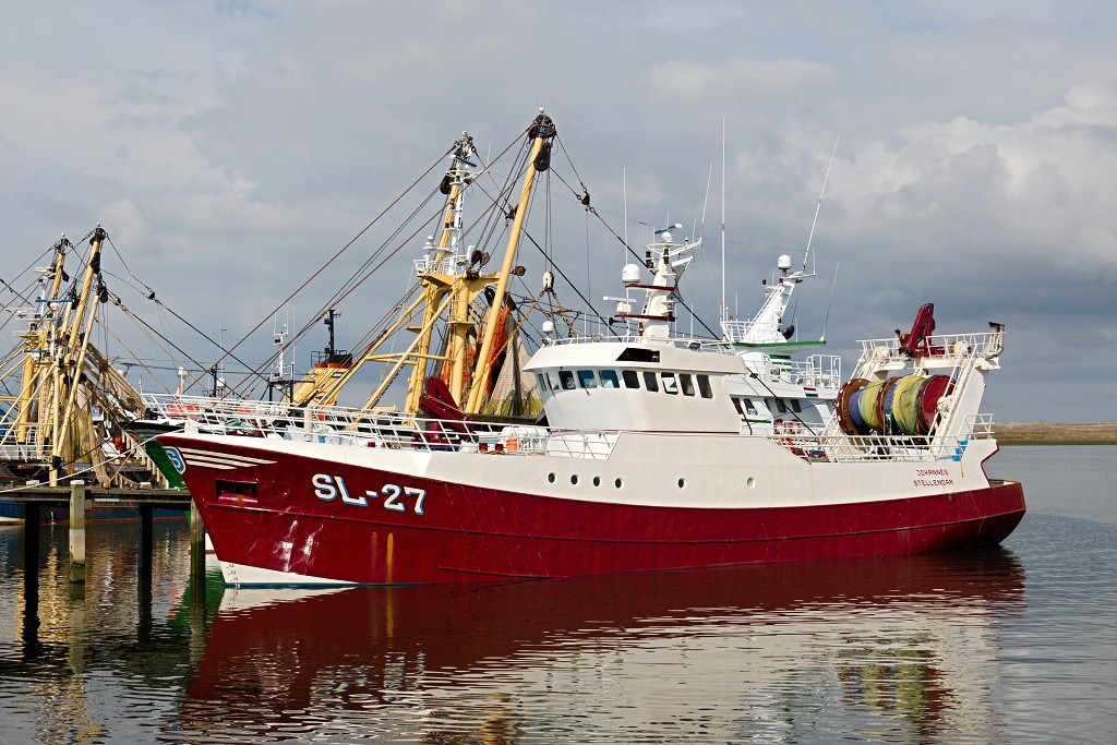 visserij industrie hdr stellendam yerseke kotter viskotter trawler visnet visnetten vloot vis vissen zierikzee